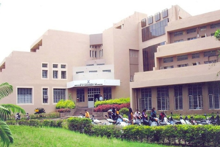 https://cache.careers360.mobi/media/colleges/social-media/media-gallery/9646/2020/10/7/Campus View of Bharati Vidyapeeth Institute of Management Kolhapur_Campus-View.jpg
